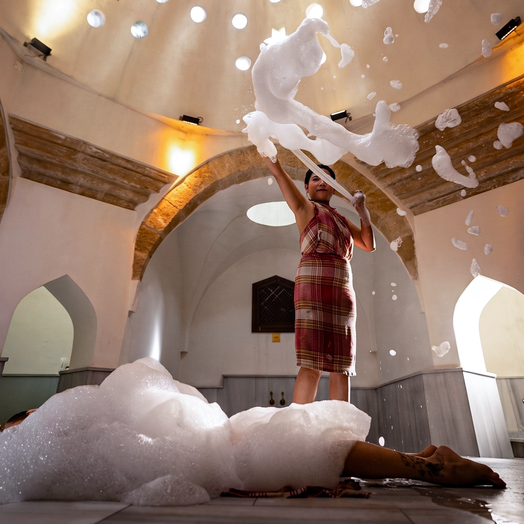 Guest enjoying the Pir-u Pak treatment during a traditional hammam ritual.